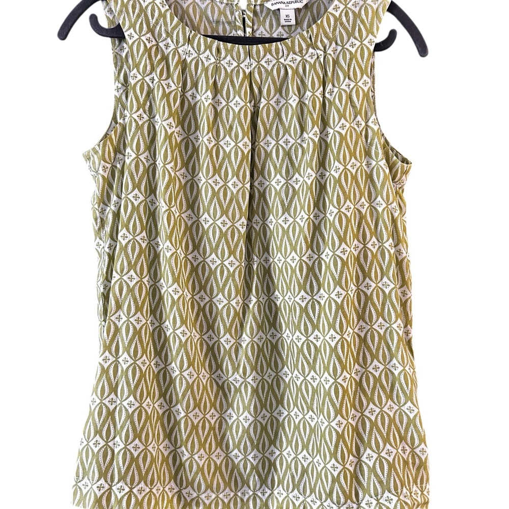 Banana Republic Olive Geometric Sleeveless Blouse